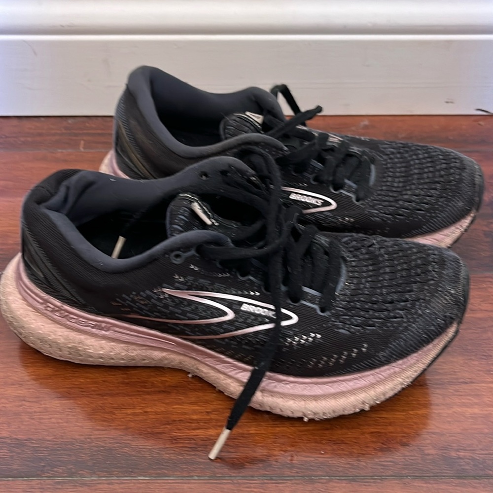 Brooks Sneakers